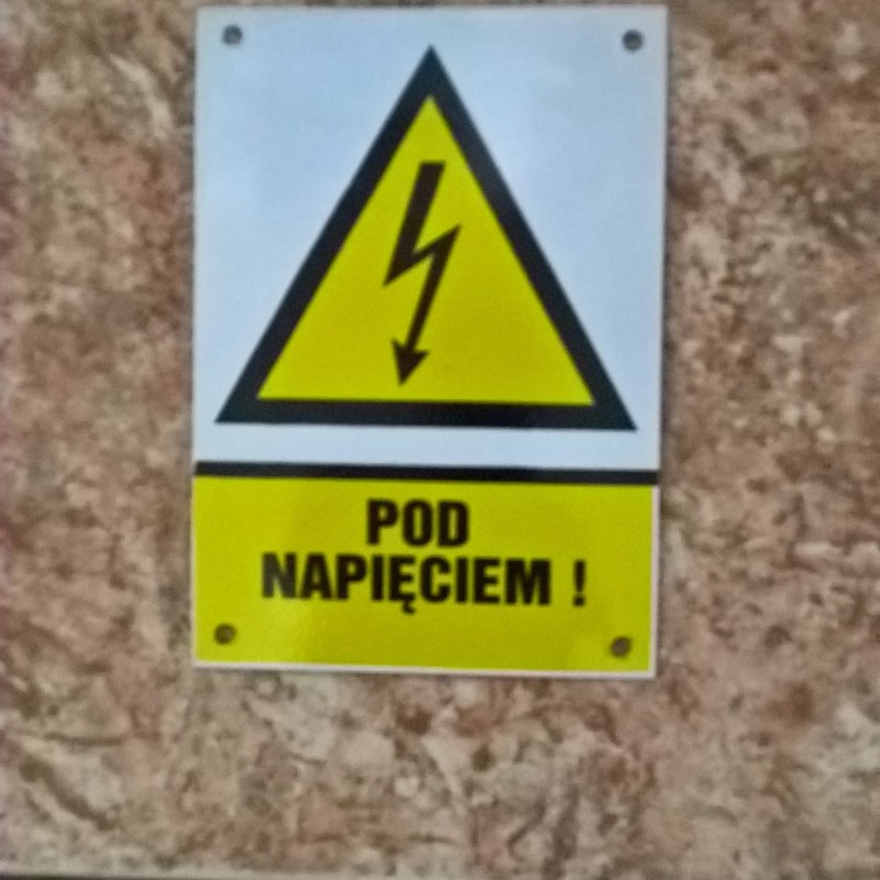 tablica energetyczna pod napięciem